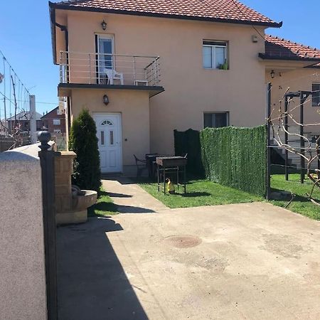2Br Airport Accommodation W/Free Private Parking Ledine Екстер'єр фото
