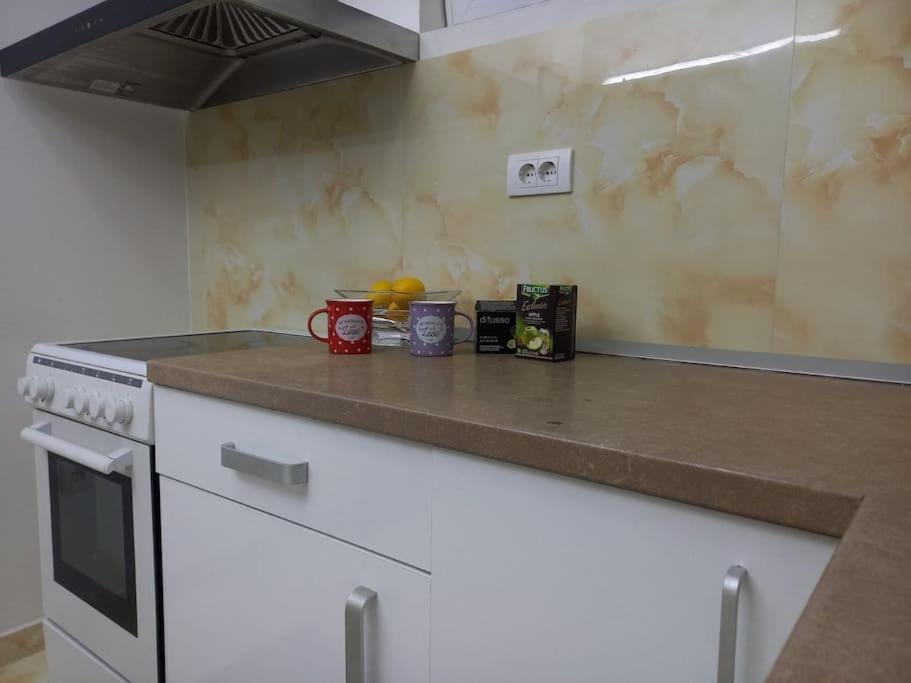 2Br Airport Accommodation W/Free Private Parking Ledine Екстер'єр фото