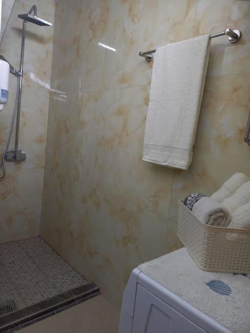 2Br Airport Accommodation W/Free Private Parking Ledine Екстер'єр фото