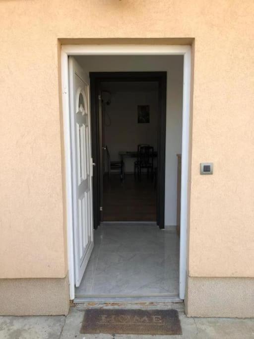 2Br Airport Accommodation W/Free Private Parking Ledine Екстер'єр фото